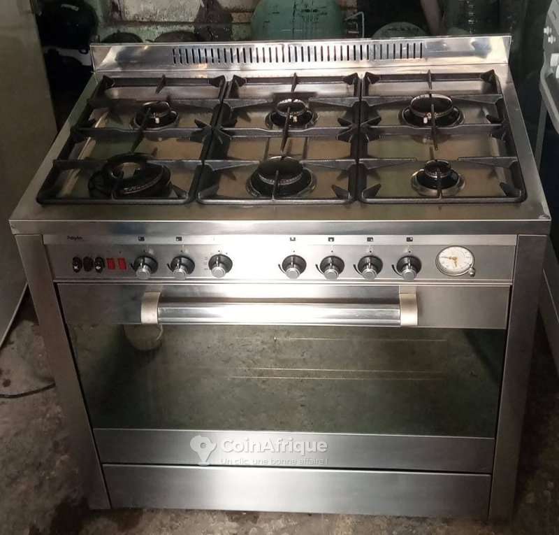  Cuisinière en inox 