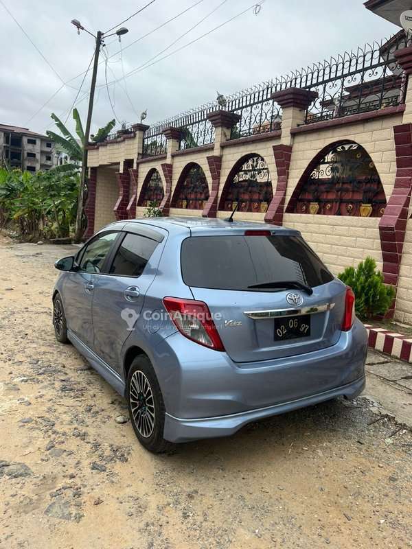  Toyota Yaris Vitz 2014